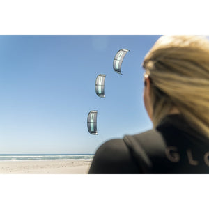 Flysurfer HELI kite detail and riding image 2