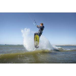 Flysurfer SHOT 2 Big Air Kiteboard – genuine riding and construction detail 4