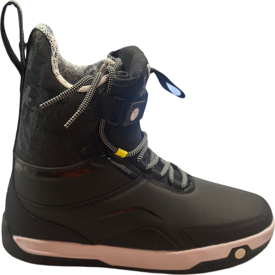 2027 Hyperlite Gooey Wakeboard Binding – edge-to-edge product view 1