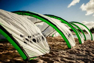 strutless kitesurfing kites