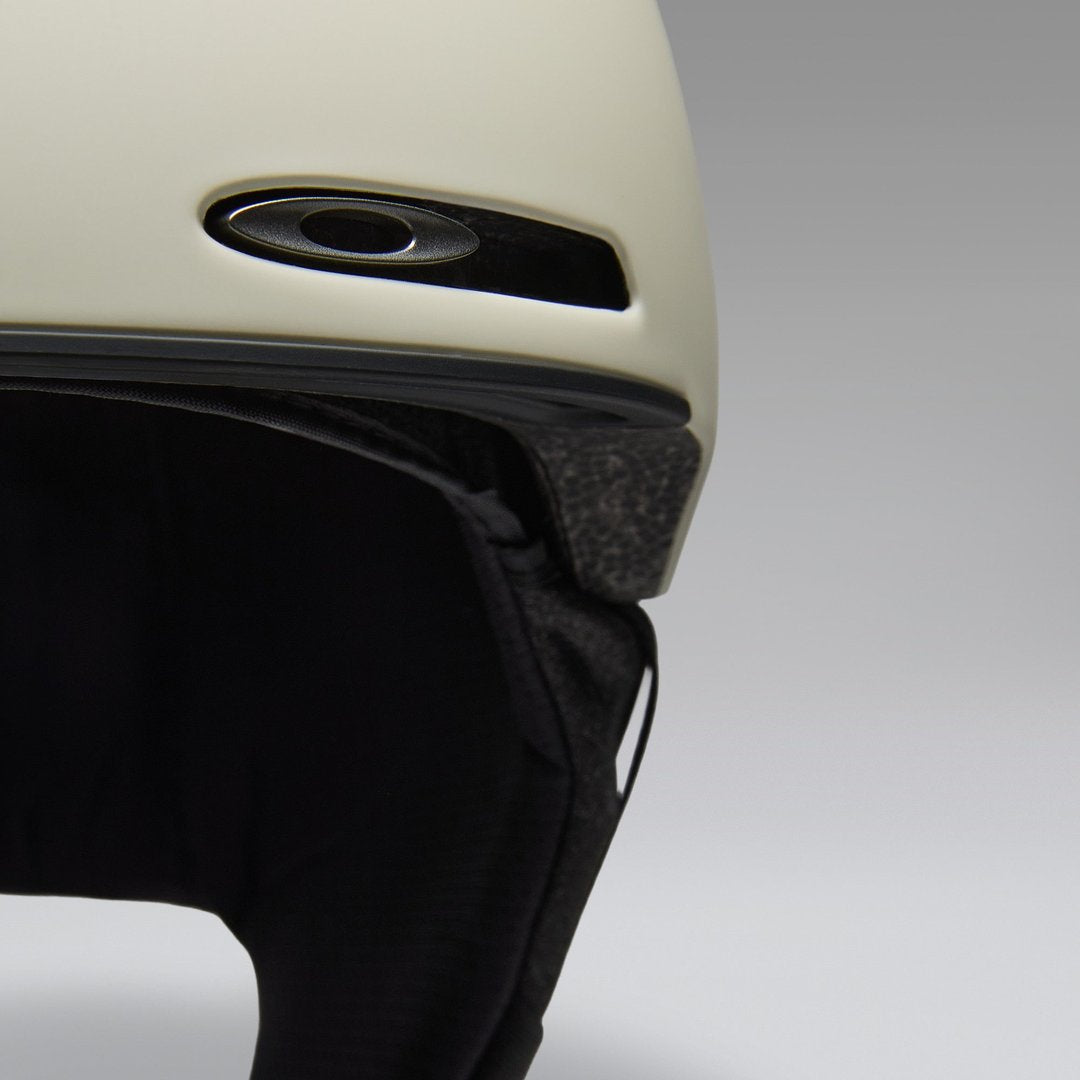2027 Oakley Sand helmet - image 6