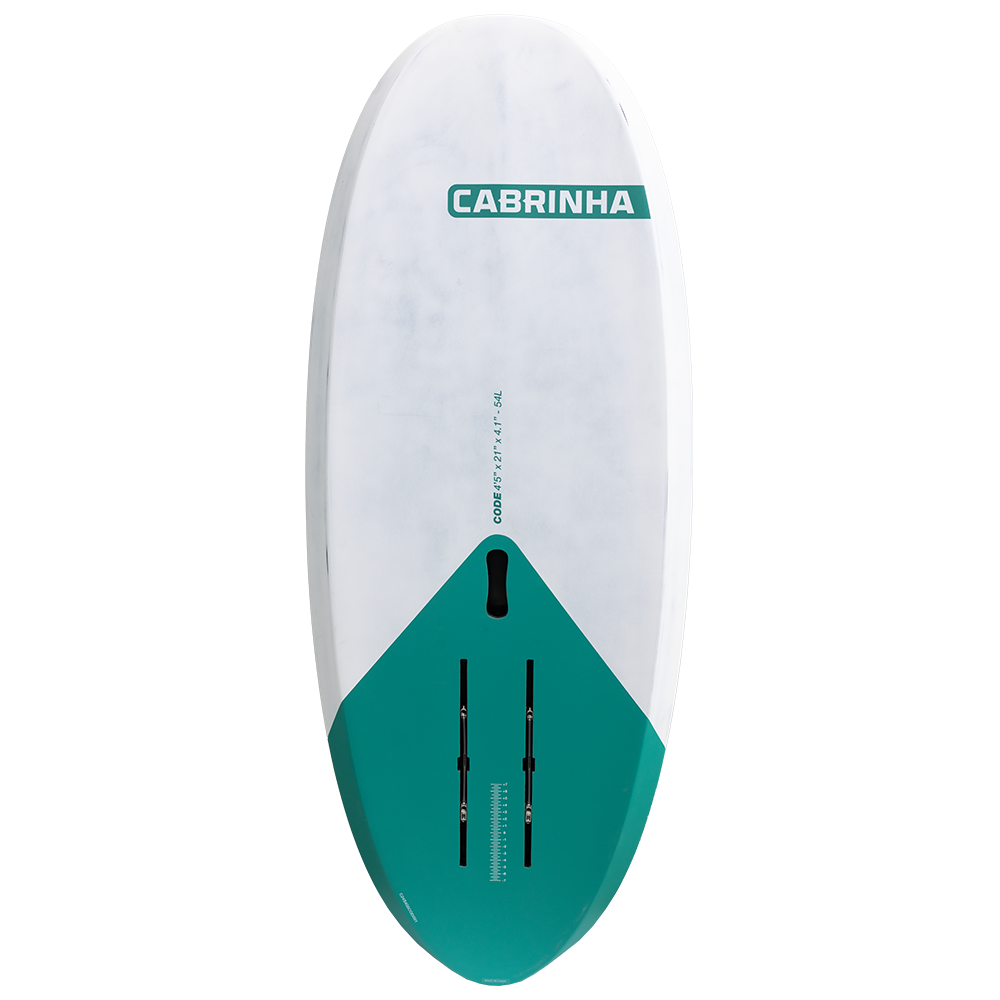 The redesigned Code Wing Foil board, featuring a new rounded thumb tail shape for improved release and easier takeoff. Updated volume distribution shifts the largest area slightly forward for maximum efficiency. Size-specific adjustments, including modified rockerline, rail thickness, and deck recess, make it ideal for freeriding and competition. The most versatile board in the range, now even better.