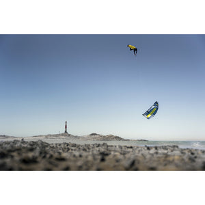 Flysurfer ERA3 kite detail and riding image 3