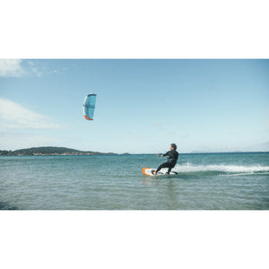 Flysurfer HYBRID2 kite detail and riding image 2
