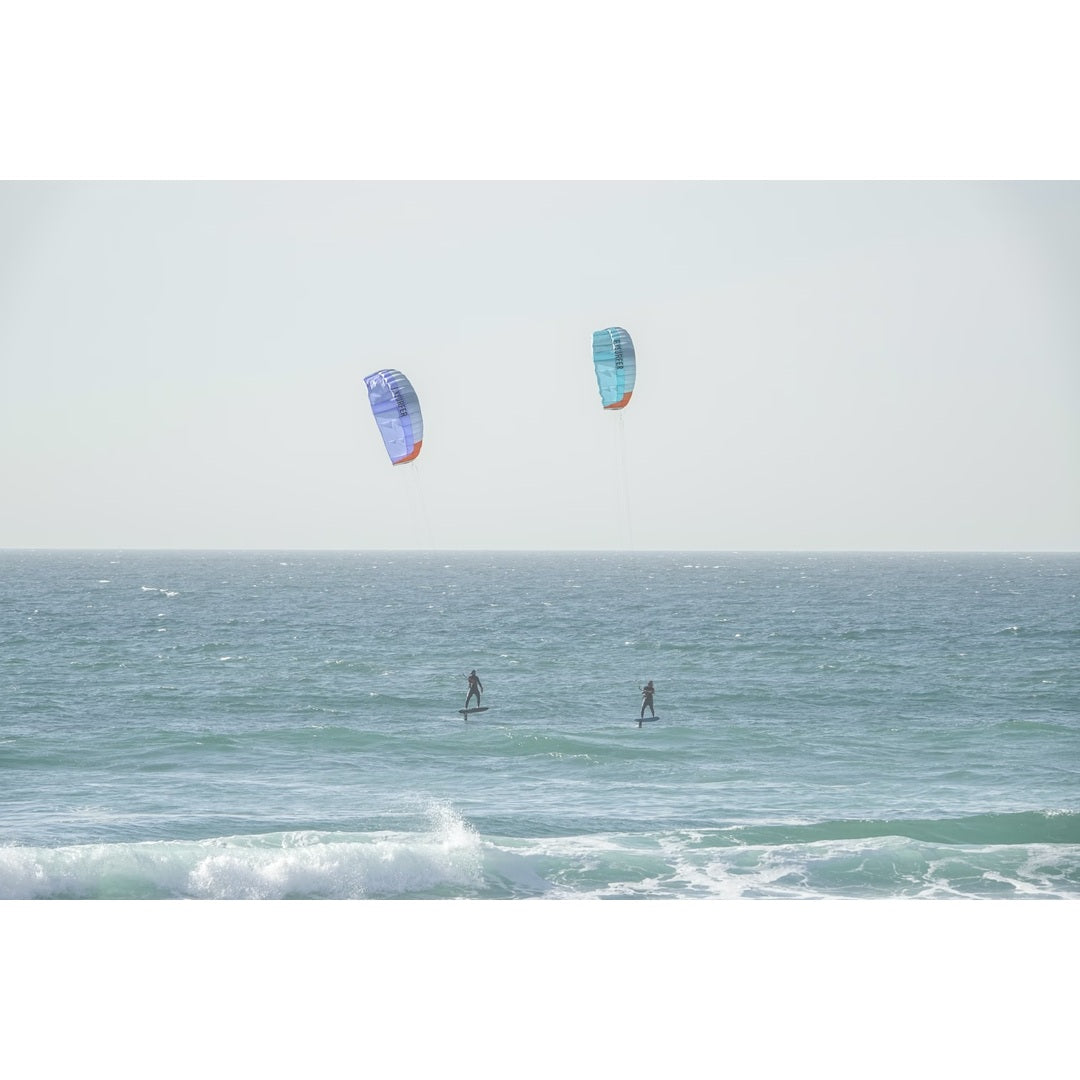 Flysurfer HYBRID2 kite detail and riding image 3