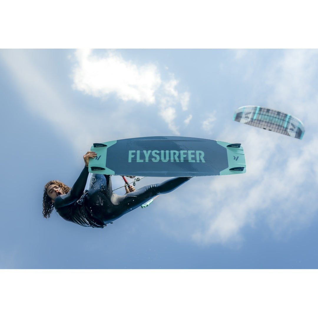 Flysurfer RADICAL 9 Freeride Kiteboard – genuine riding and construction detail 3