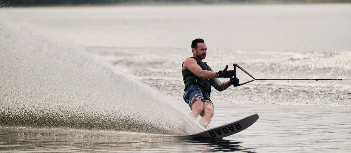 2027 Radar Union Slalom Waterski - Black / Race Red