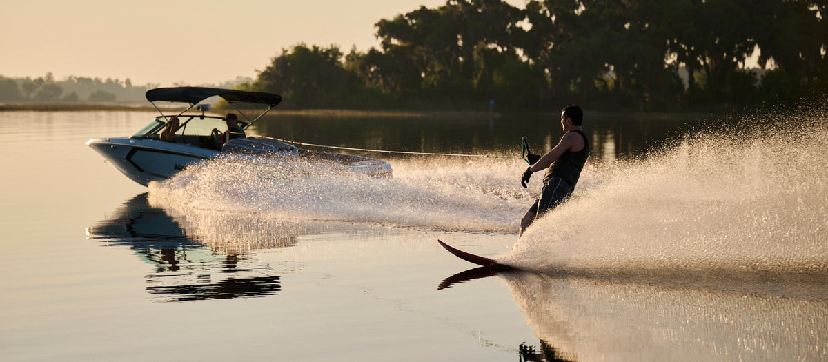 2027 Radar Senate Graphite Slalom Waterski - Carbon / Matte Black Flash