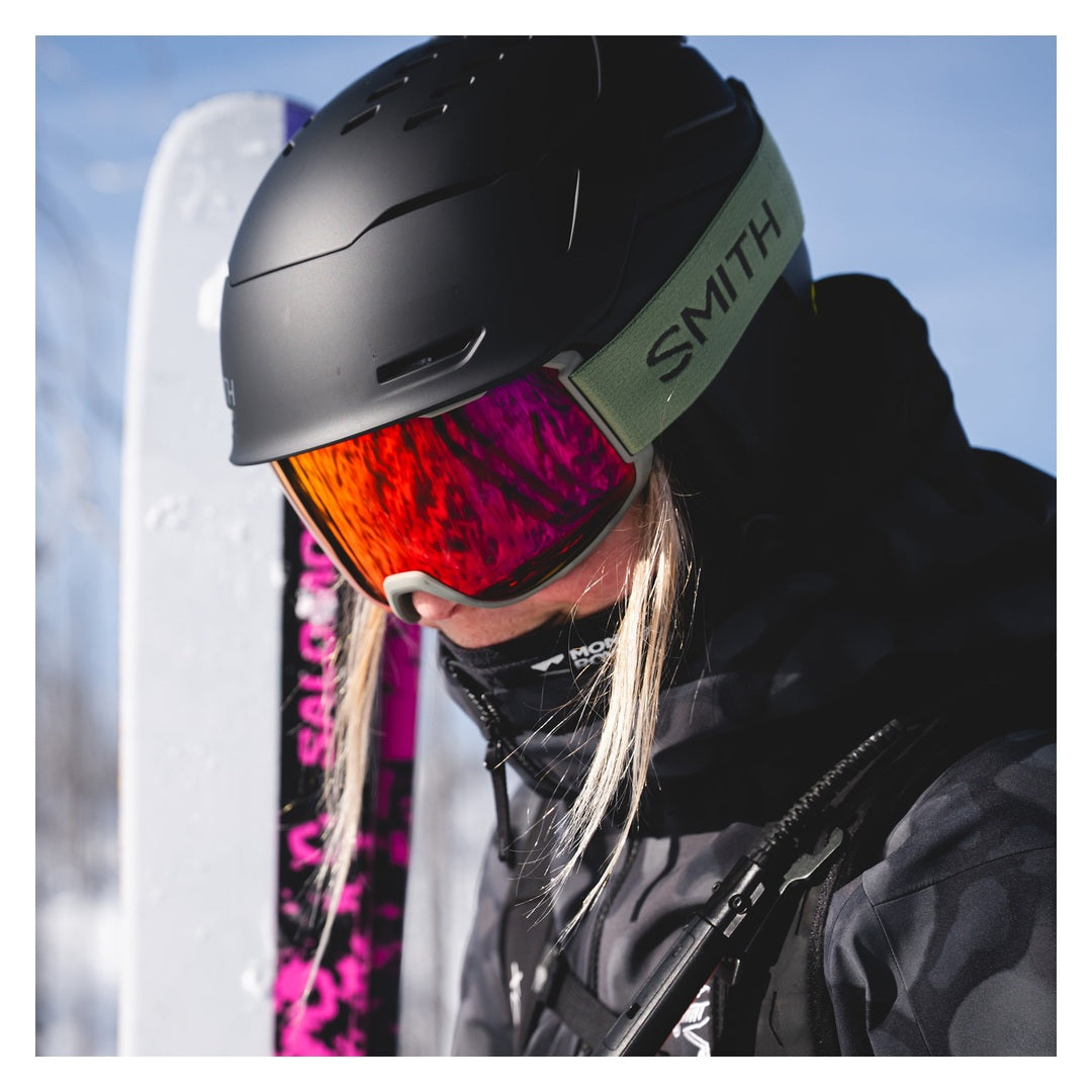 Smith Preview Snow Goggles – Fatigue Green / Everyday Red Mirror – on-snow view