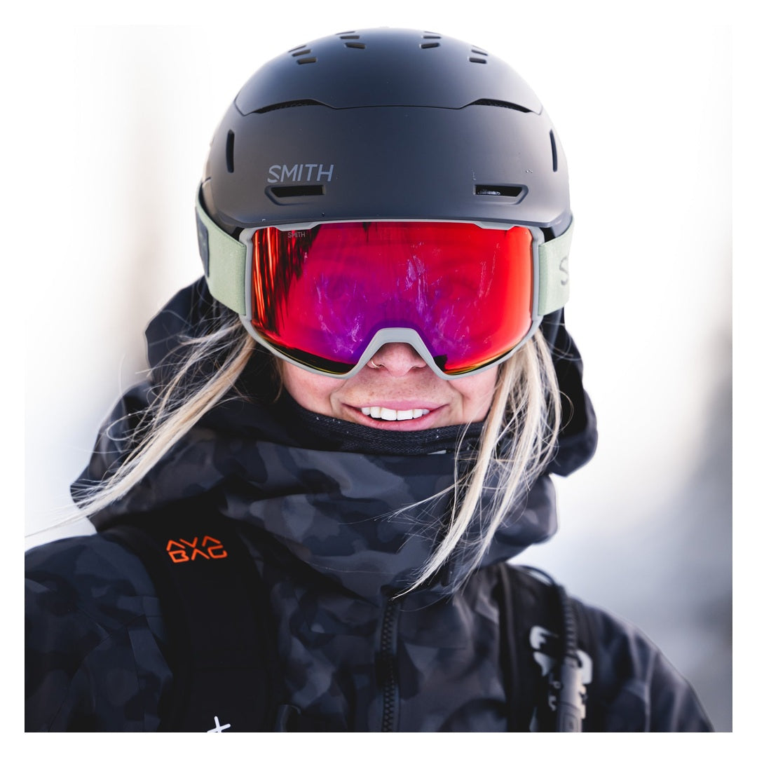 Smith Preview Snow Goggles – Fatigue Green / Everyday Red Mirror – on-snow view