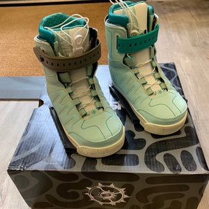 Used 2020 Slingshot Jewel 3.5UK  wakeboard bindings S2AS