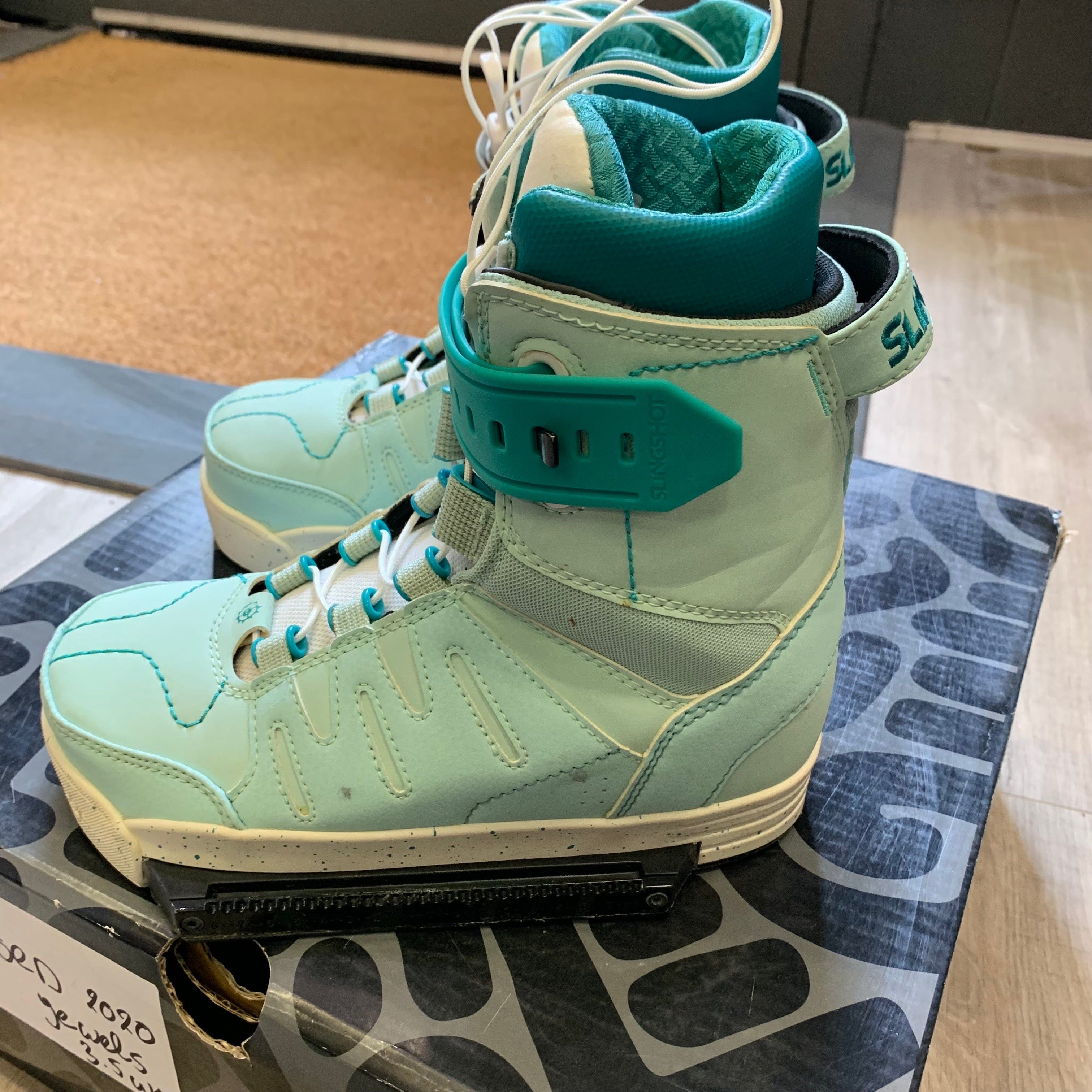 Used 2020 Slingshot Jewel 3.5UK  wakeboard bindings S2AS