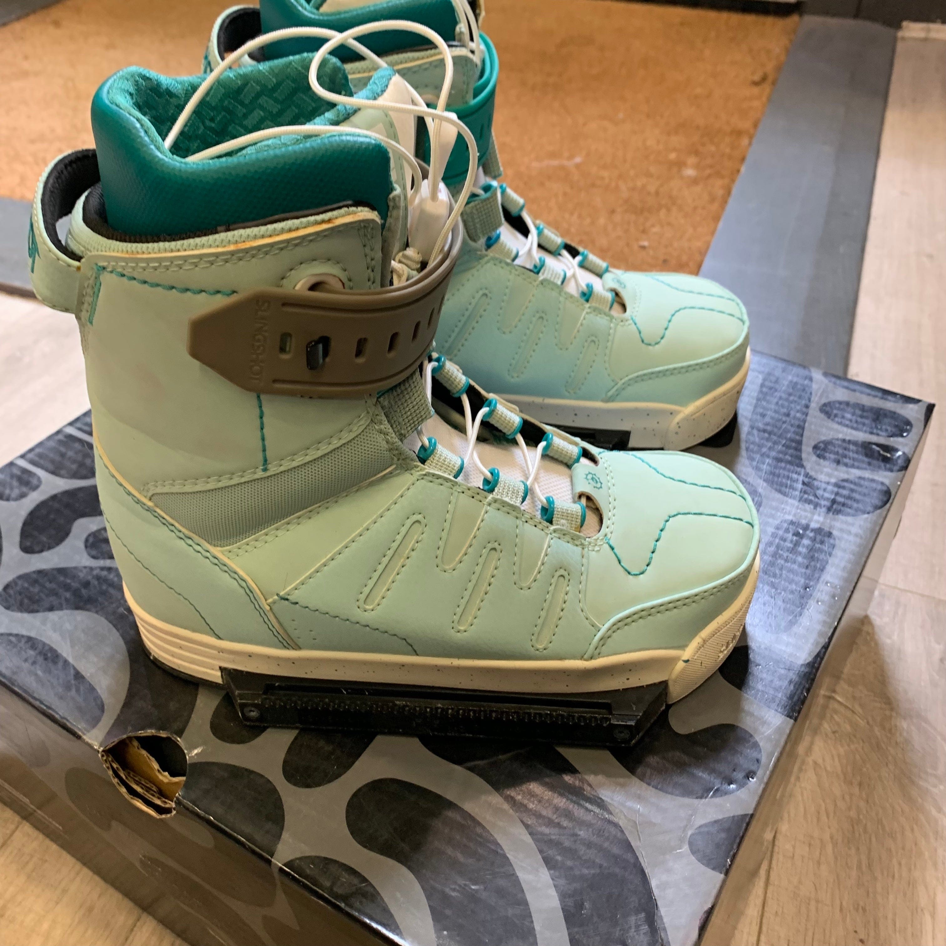 Used 2020 Slingshot Jewel 3.5UK  wakeboard bindings S2AS