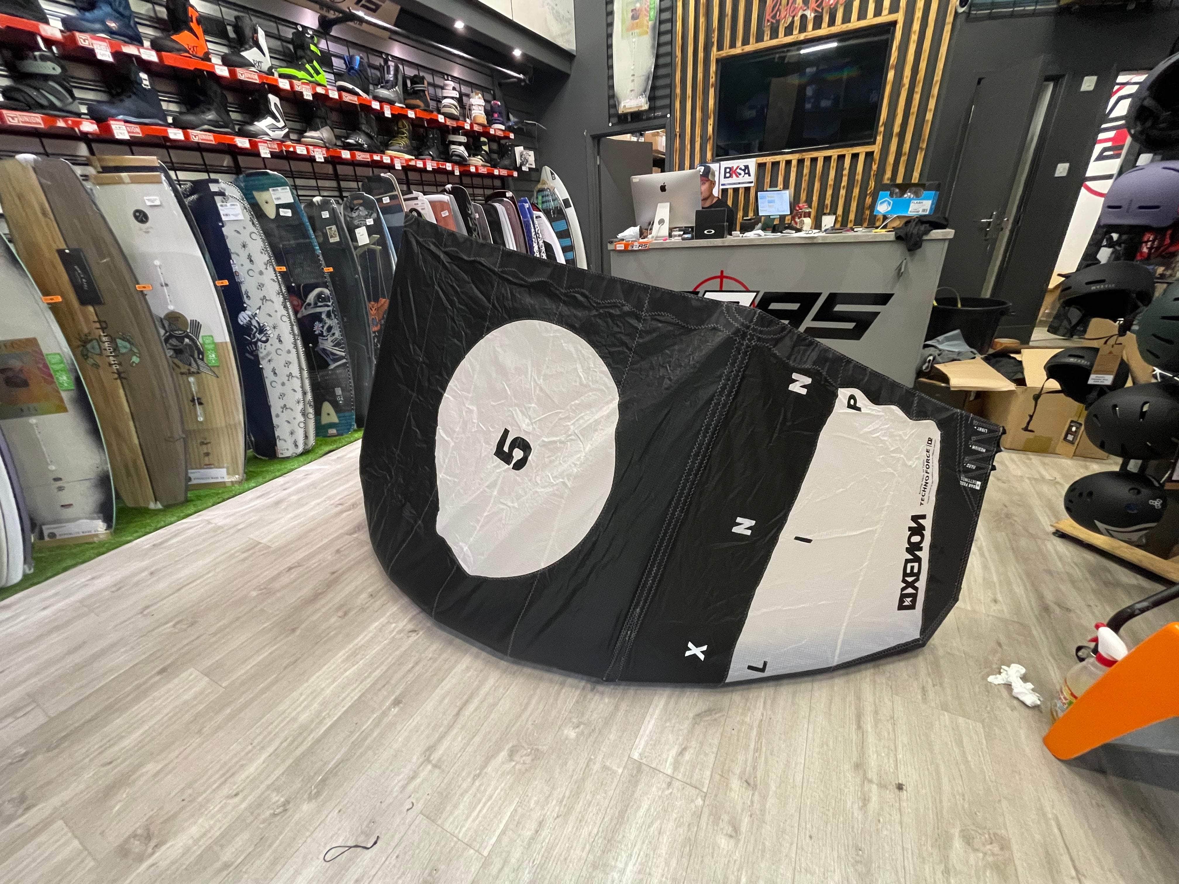 Used 5m Xenon Lip Kitesurfing Kite S2AS